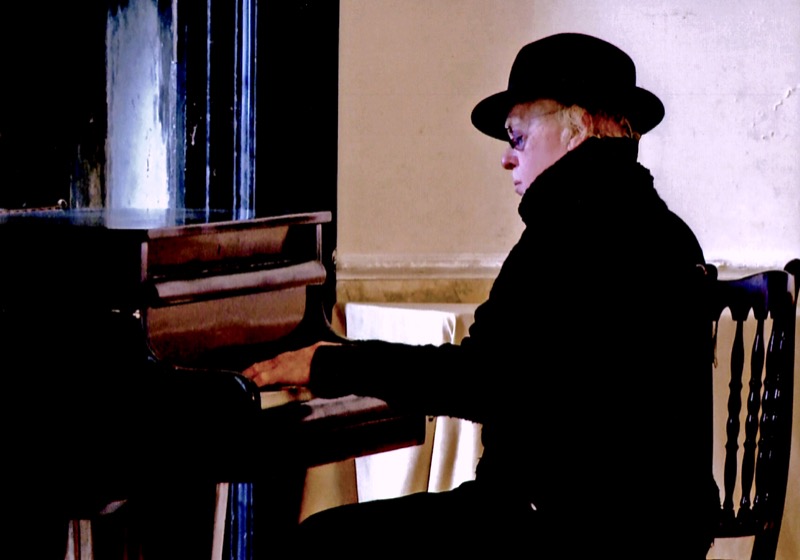 Il M° Silvio Donati al pianoforte