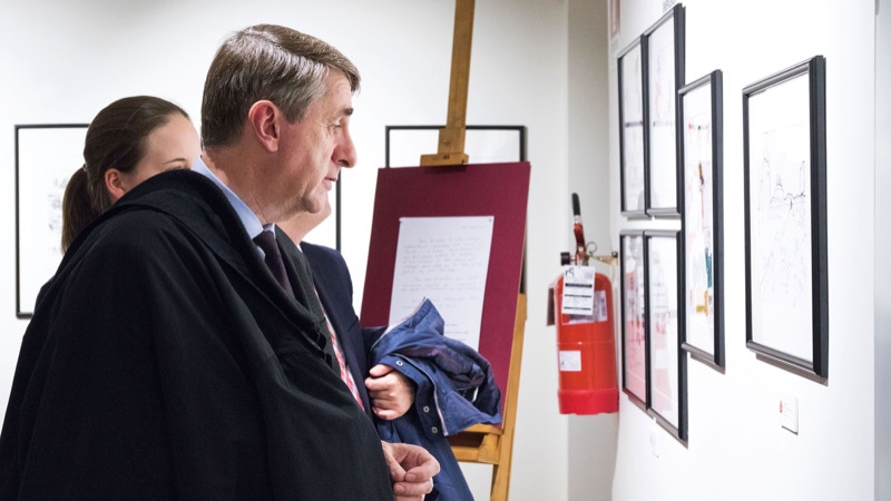 Olivier Maingain, sindaco di Bruxelles - Woluwe-St-Lambert, visita la mostra (ph Barbara Mapelli)  59